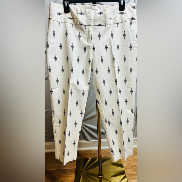 APT 9 SZ 12 black & white capri pants w/front zipper & 2 rear pockets, waist 36” - Picture 3 of 6